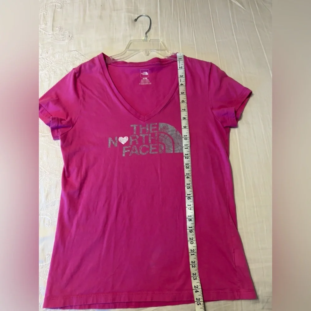 The North Face Women’s Magenta V-Neck Tee Size M - Picture 4 of 7